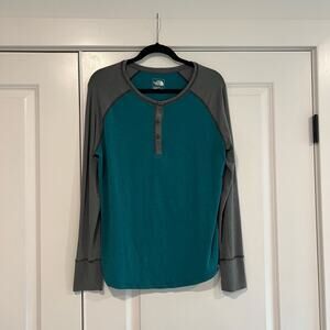 The North Face Women's‎ Two Tone Henley Teal and Grey Size Medium